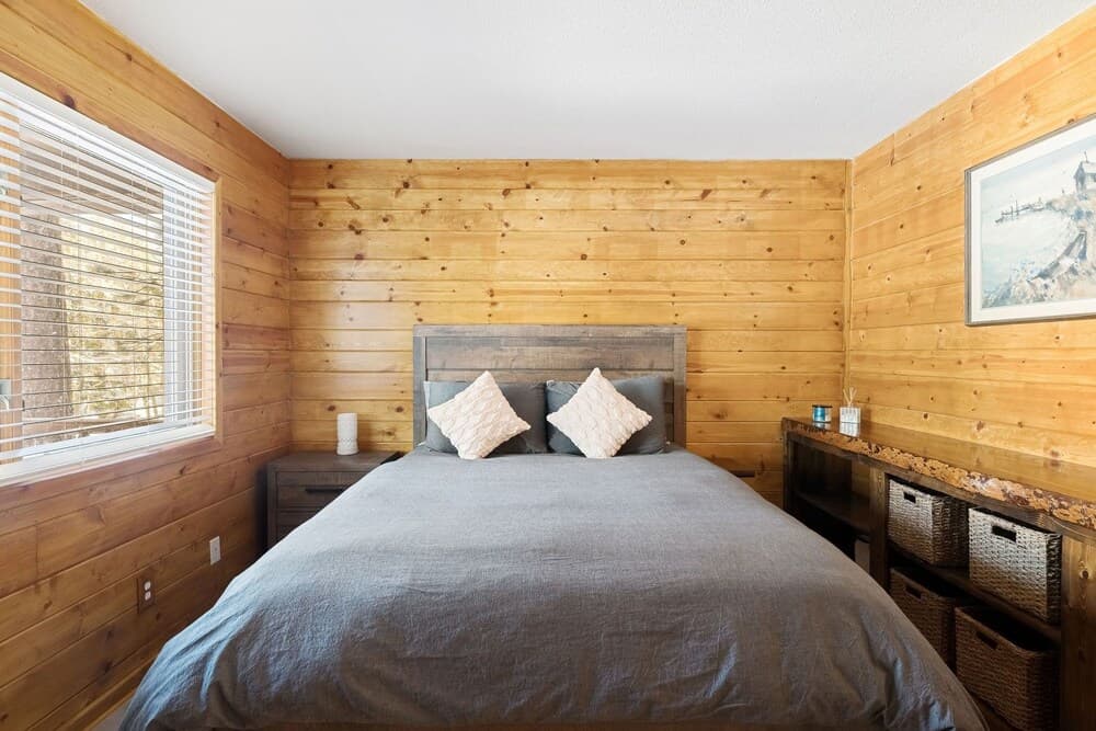 Evergreen Pines 3 Bedroom Home by Redawning