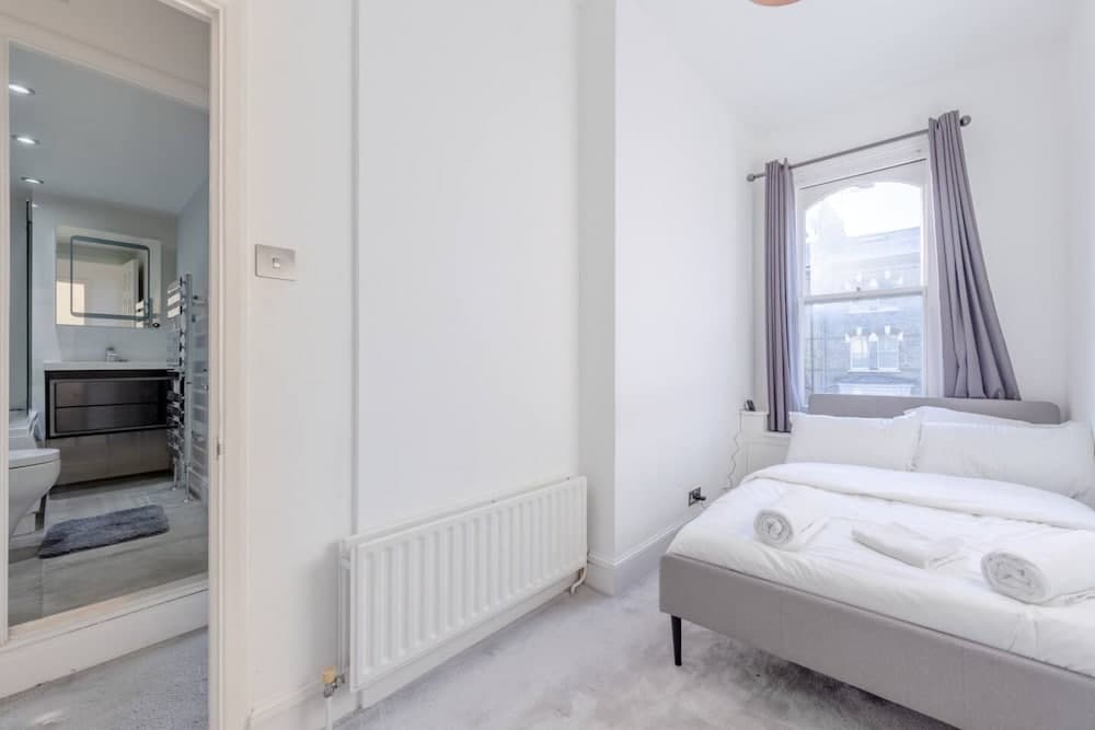 Peaceful 2 Bedroom Flat in West Kensington