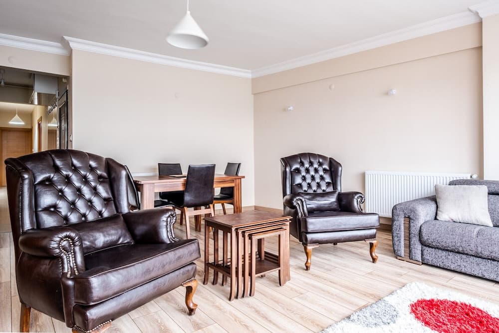 Flat With Sea View Near Uskudar Ferry Station