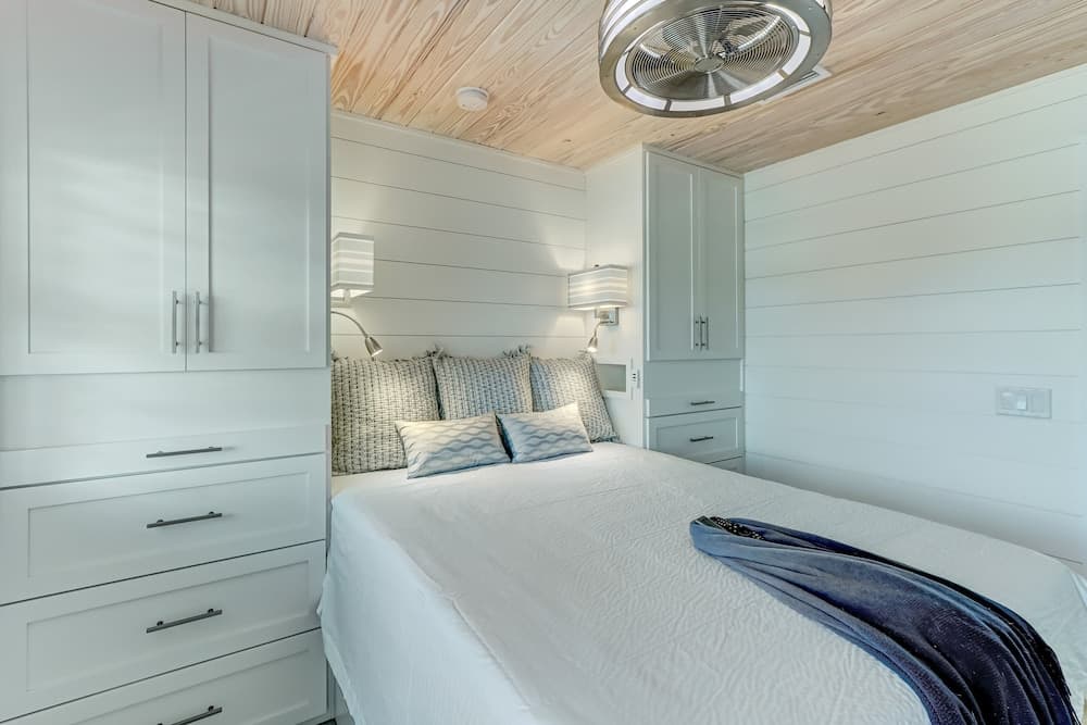 226 South Fletcher Ave 6 Bedroom Home by RedAwning