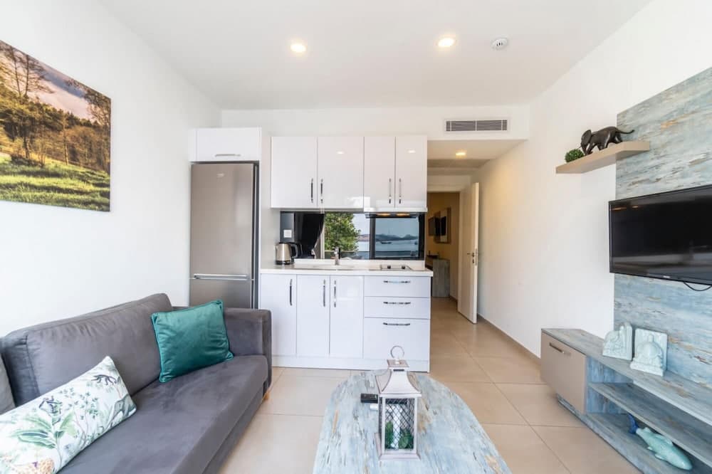 Seafront Flat With Fascinating Sea View in Bodrum