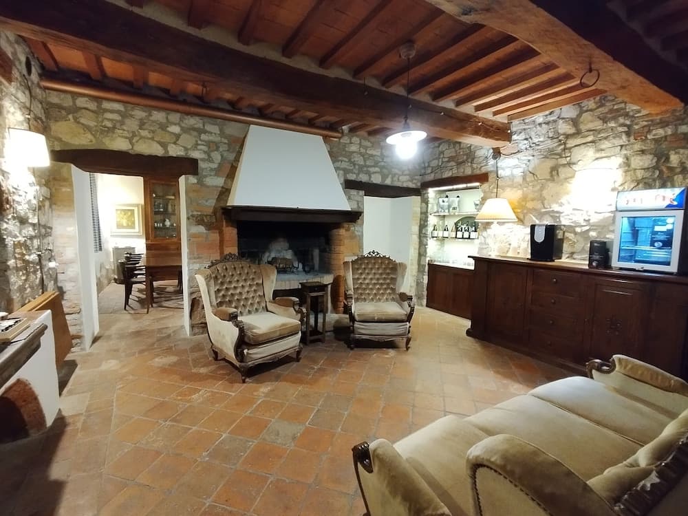Umbrian Farmhouse Retreat With Private Pool and Garden