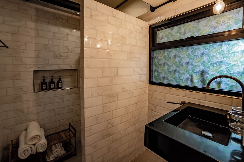 Luxury Industrial Flat 5 Mins From Nimman