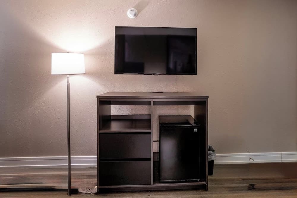 Super 8 by Wyndham Rockford South