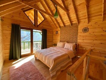 Secluded Wooden House With Jacuzzi in Sapanca