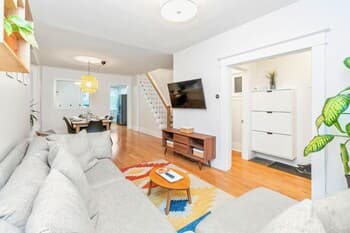 Charming 3BR Home With BBQ Near Downtown Toronto