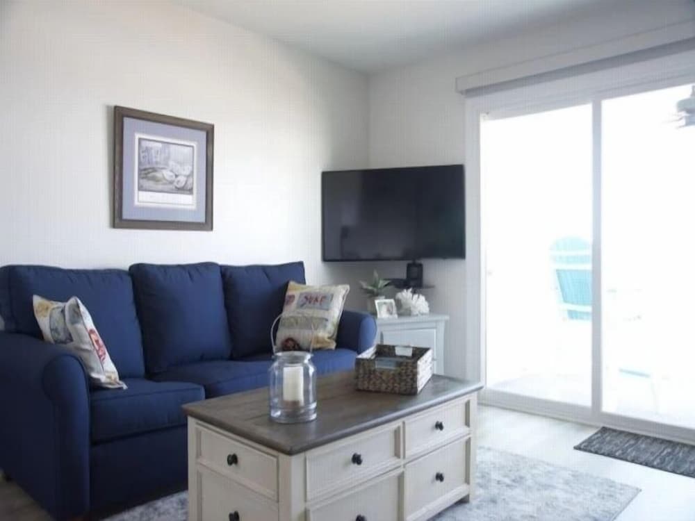 A Beach Dream 1 Bedroom Condo by RedAwning