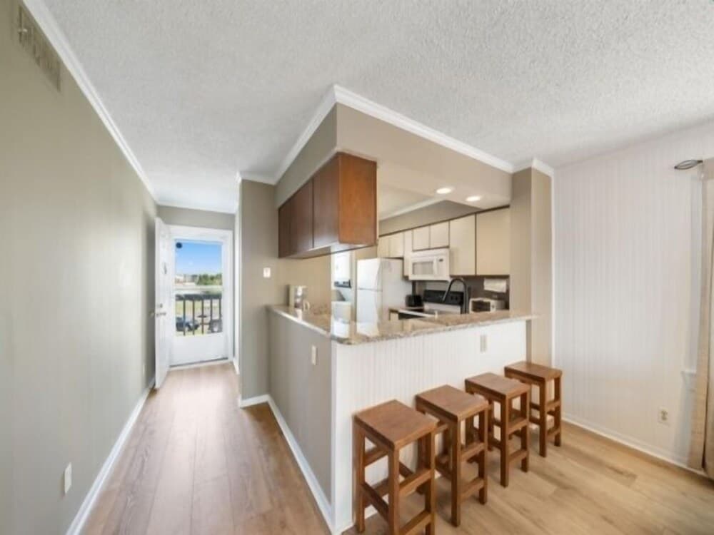 A Wave From It All 3 Bedroom Condo by Redawning