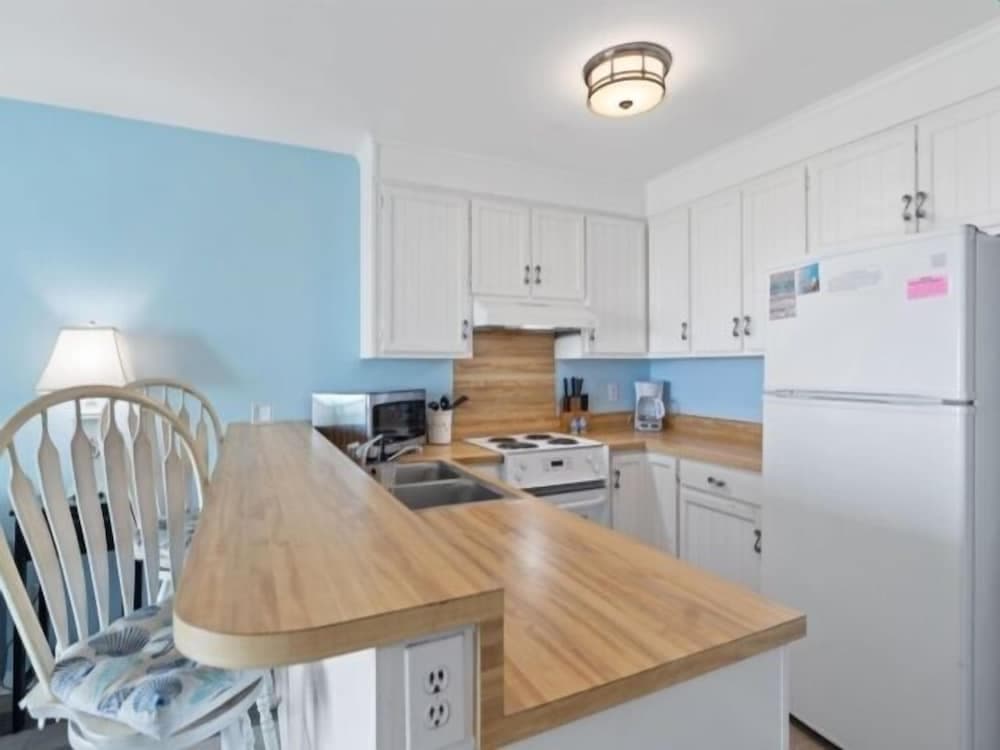 Sea Forever 2 Bedroom Condo by Redawning