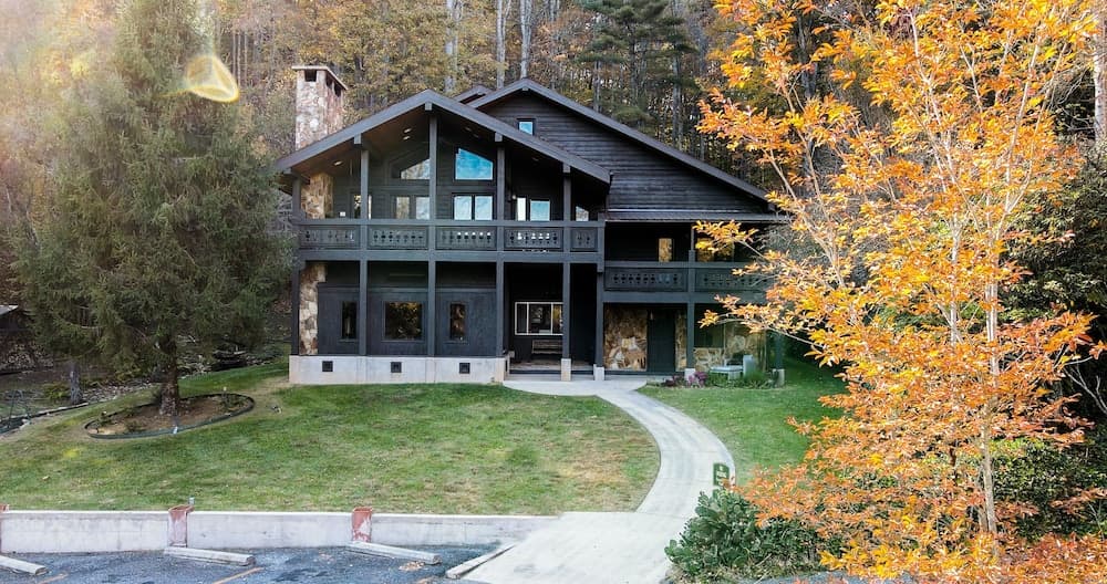 Outland Chalet & Suites Great Smoky Mountains