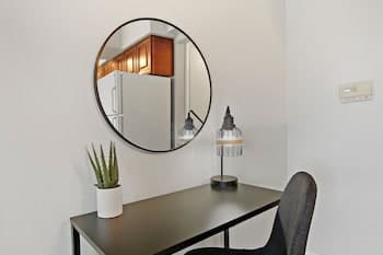 Posh 1BR Apartment in Arlington Heights