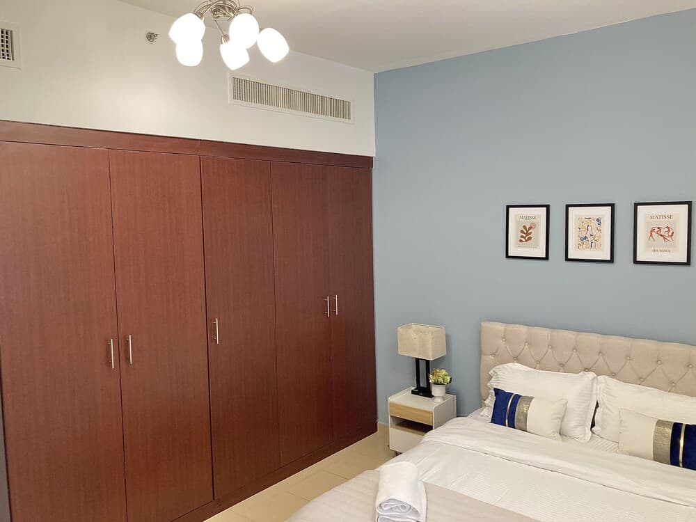 SuperHost - Extravagant Apartment with Sea and Marina Views