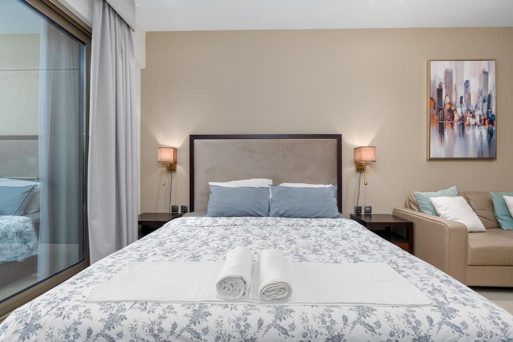 SuperHost - Vibrant Studio With Canal View Near Dubai Mall