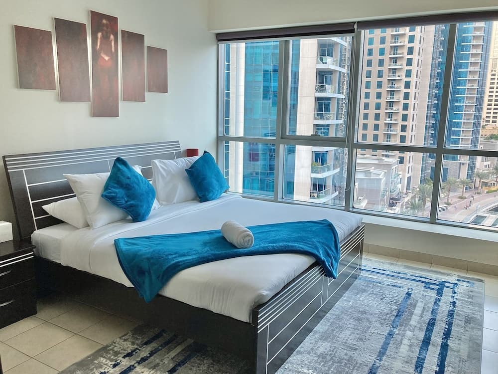 SuperHost - Marina Gem, Fancy Apartment with Waterfront Views