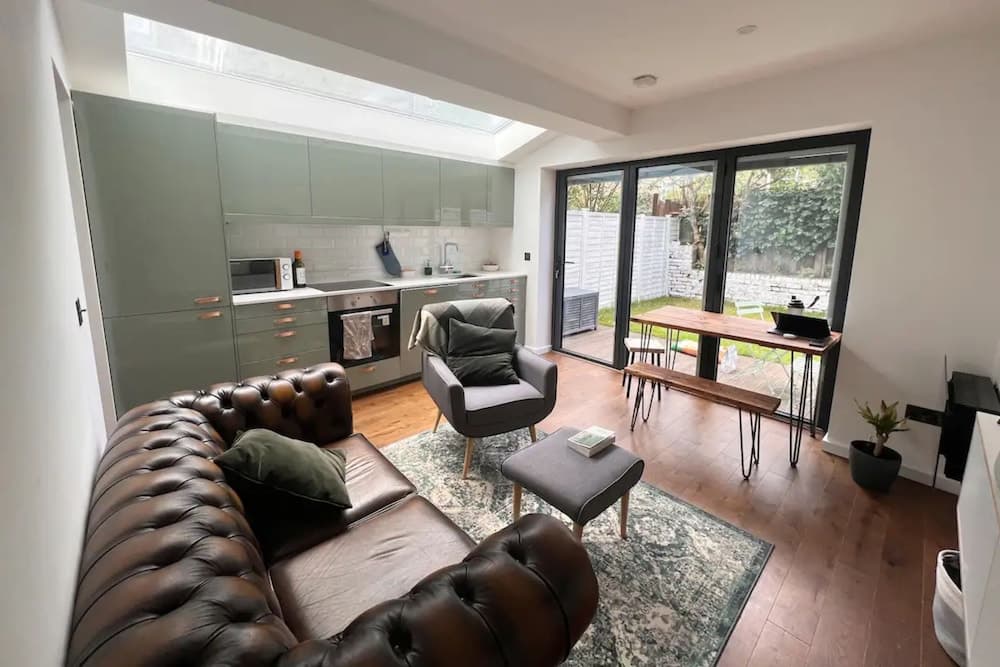 Contemporary 1 Bedroom Apartment in Peckham With Garden