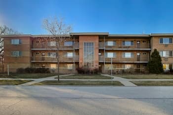 Picturesque 1BR Apt in Arlington Heights