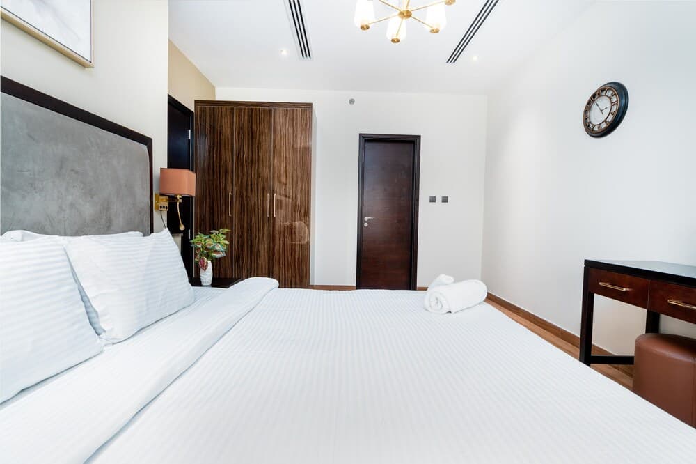 SuperHost - Elegant Apartment With Balcony in Downtown