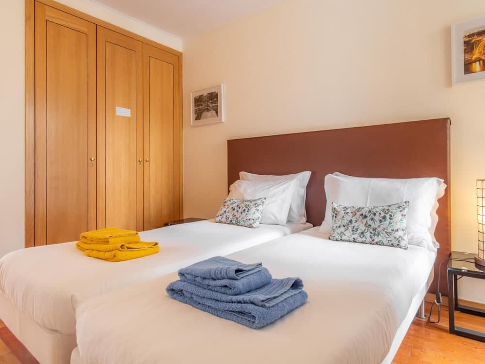 LV Premier Baixa PR2 Elevator City View Balcony