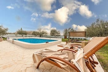 Cozy Villa Pan in Rural Area Private Pool Kids Playground Barbecue