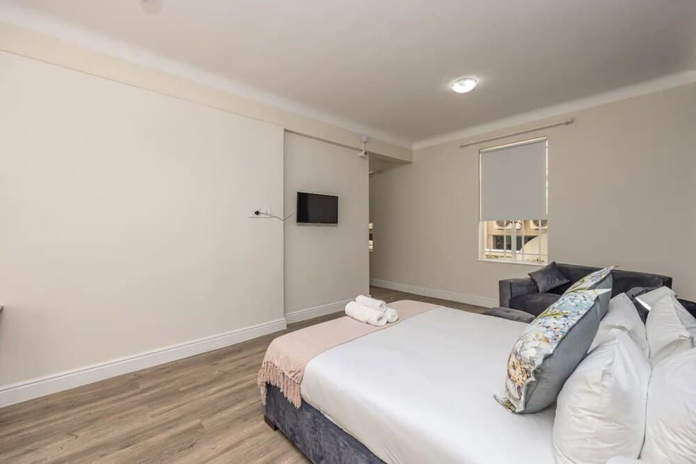 Cape Legacy - Bright and Roomy Studio Suite