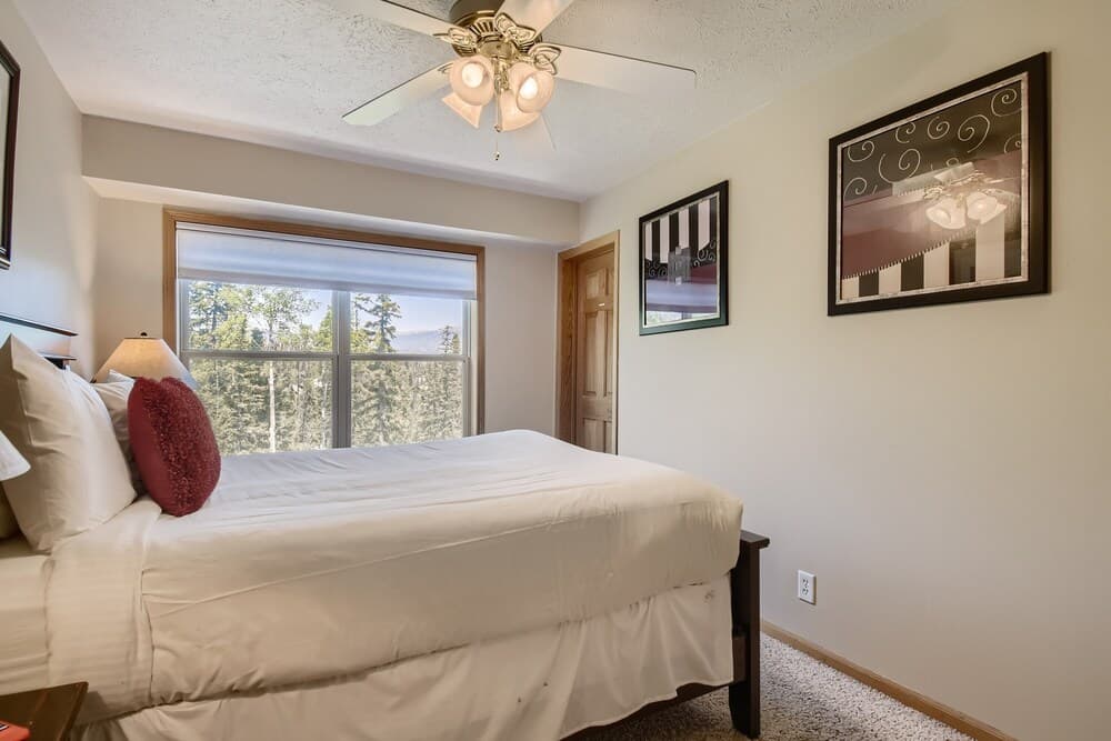 Mountain Getaway! Minutes From Family Fun-come Relax And Have A Blast! 4 Bedroom Home by RedAwning