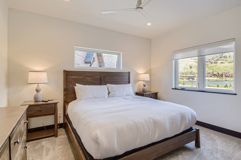 High-end Finishes, Private Hot Tub, Platinum Playcation, New Listing! 4 Bedroom Home by Redawning