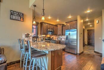 5-star Finishings Townhome. Minutes From World Class Ski Resorts, Hot Tub 4 Bedroom Home by Redawning