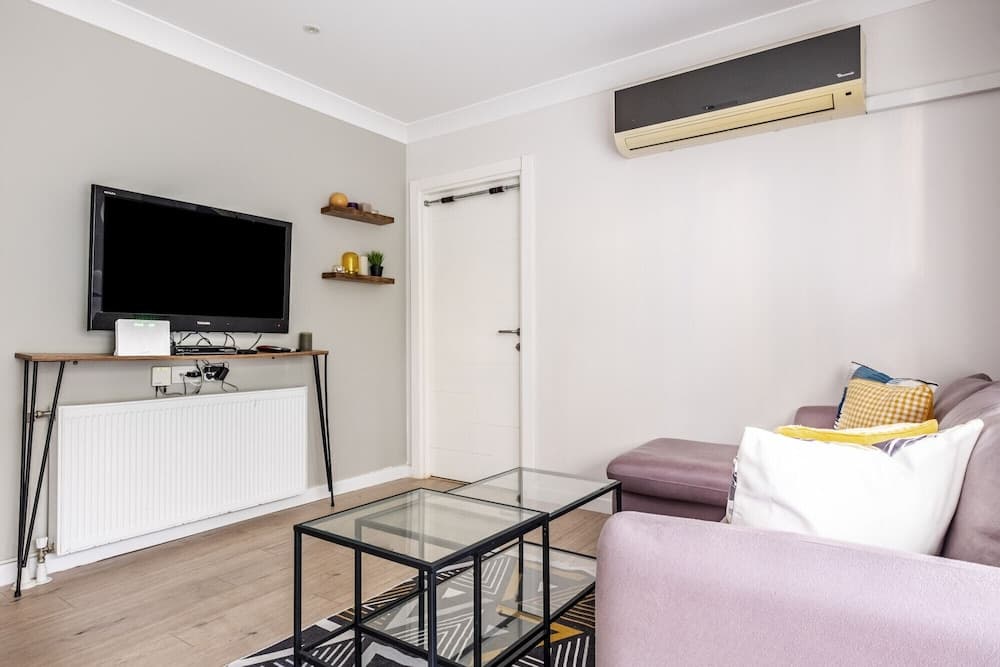 Flat With Backyard Near Idealtepe Marmaray Station