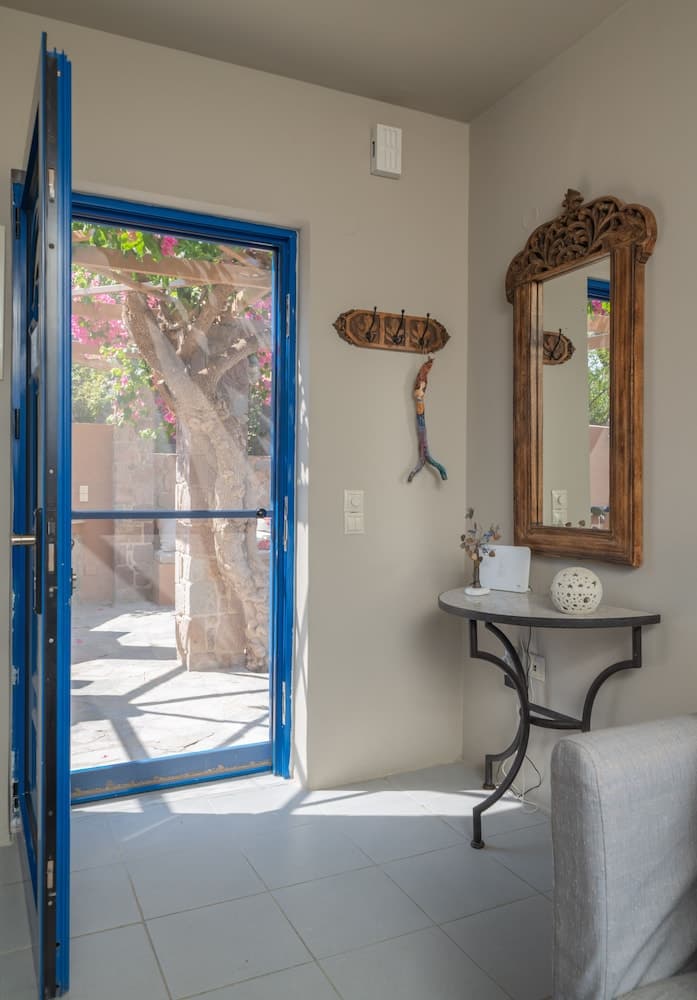 Absolute Perdika Aegina