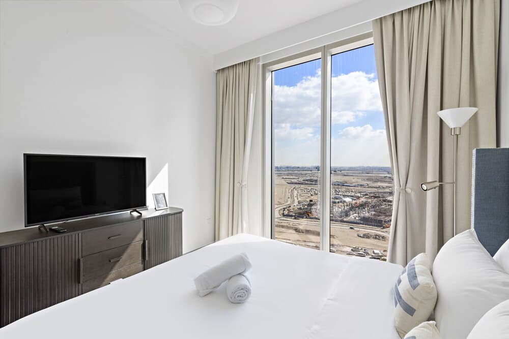 WelHome - Stylish Condo With Cityscape View in Creek Harbour