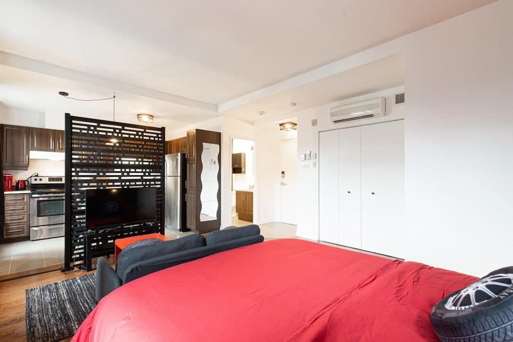 M11 The Grand Prix Suite In the Heart of MTL