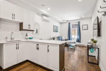 M11 Upscale Comfy Studio w AC in Perfect Location