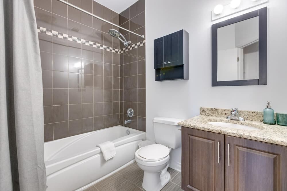 M11 Gorgeous 3BR w Kingbed Perfect Location