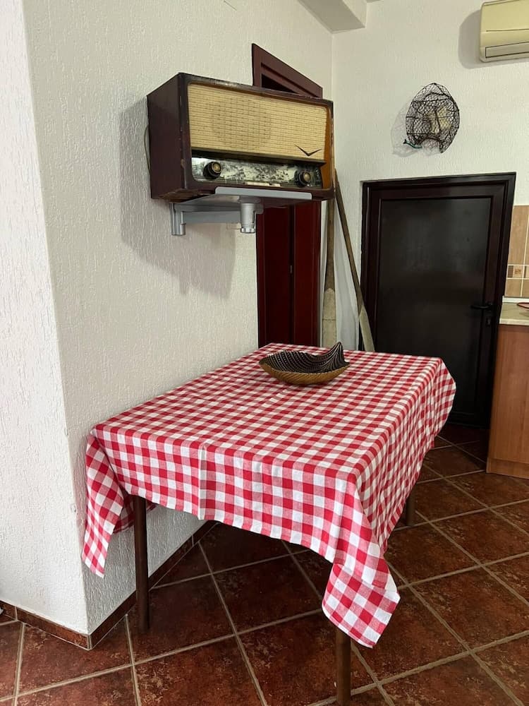 Amazing House Near Beach in Kostanjica