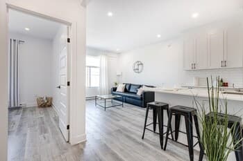 M11 Upscale Spacious 1BR w Kingbed AC in Heart of Plateau Mile-end