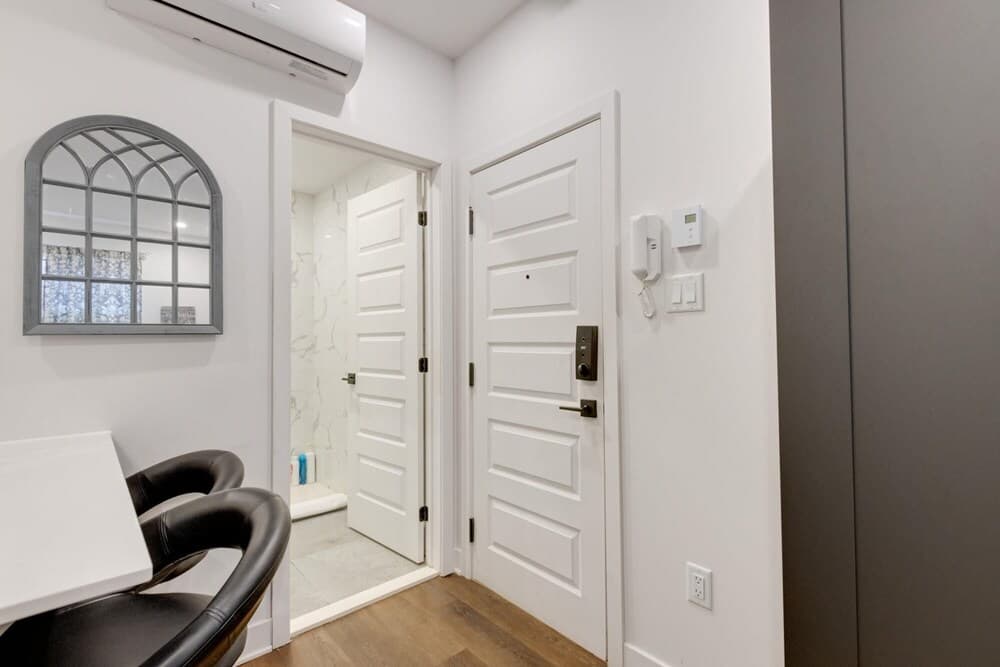 M11 Modern Comfy Studio w AC in Plateau Mile-end