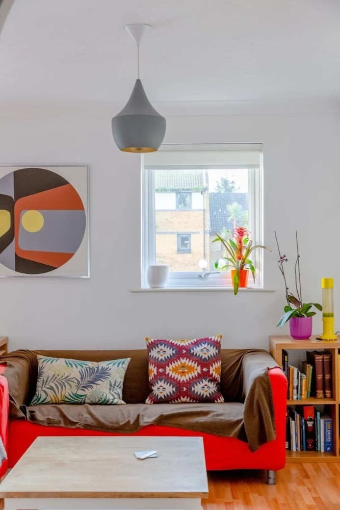 Serene 1 Bedroom Flat Near Canary Wharf