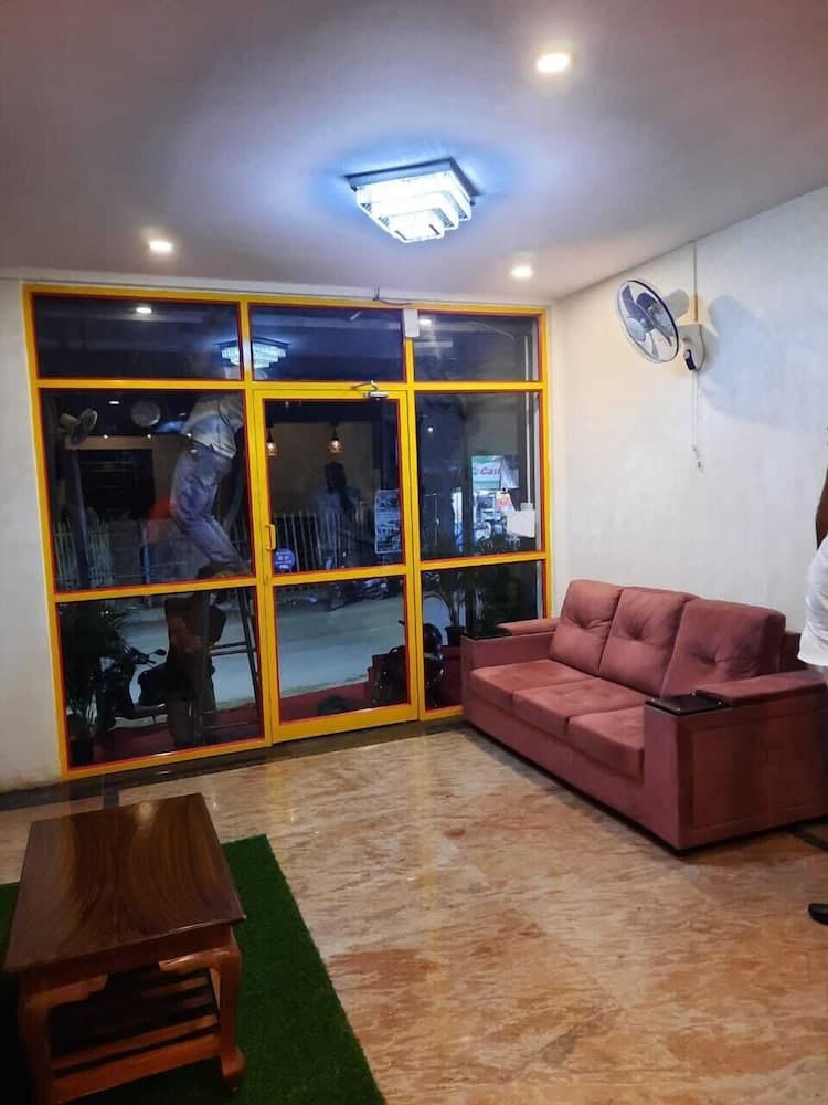 Hotel Crescent Shine