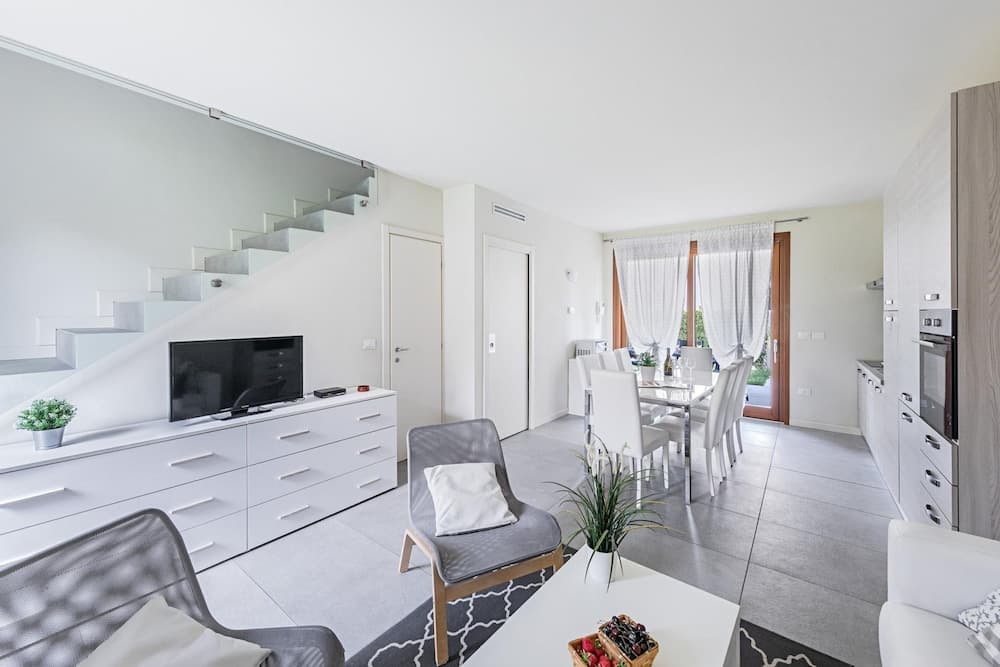 La Romantica - Cristina by Wonderful Italy