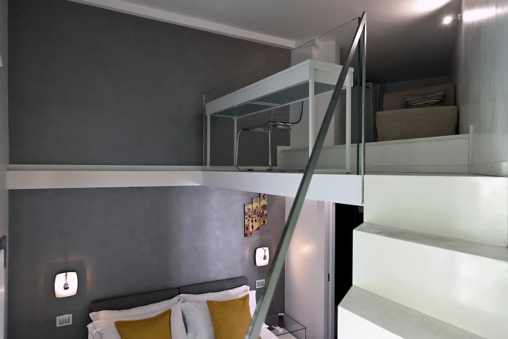 Elegant Apartment at Chiaia by Wonderful Italy