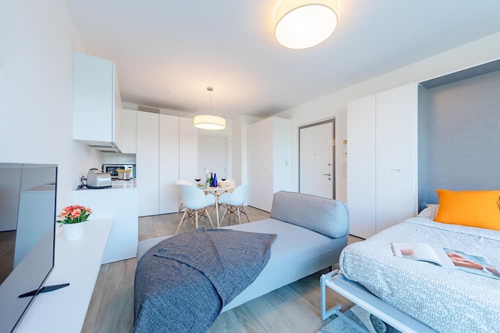 Bristol Exclusive 2 1 by Wonderful Italy