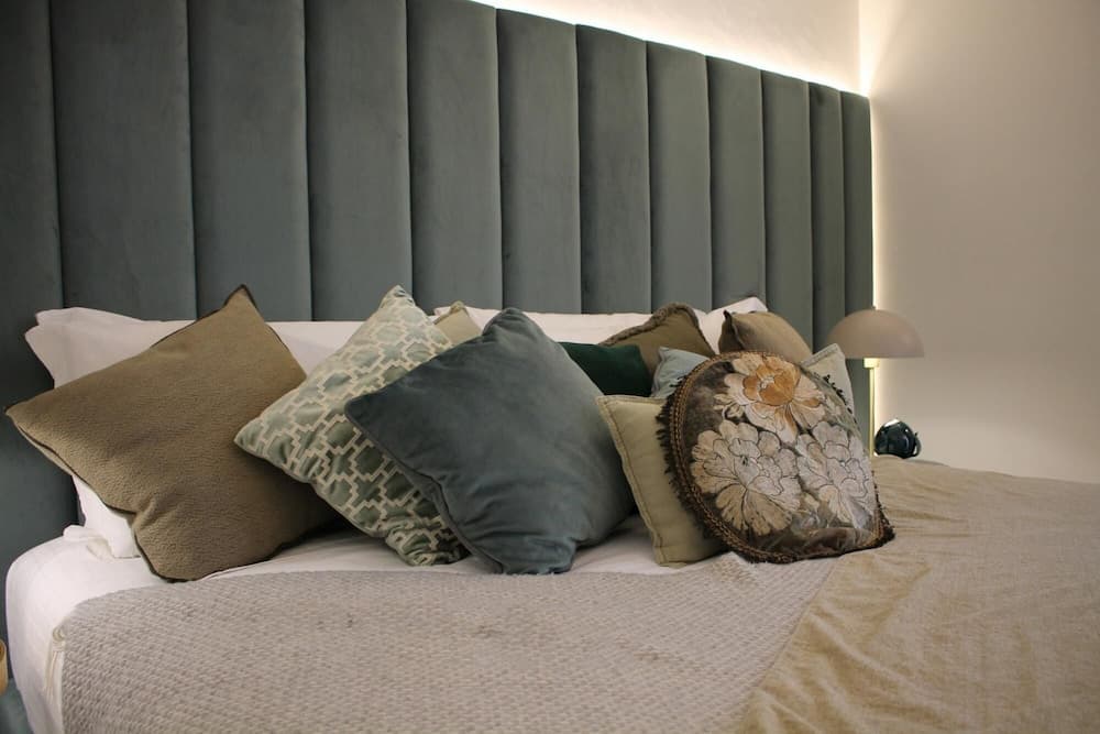 1940 Luxury Accommodations - 4 Diamante CAV