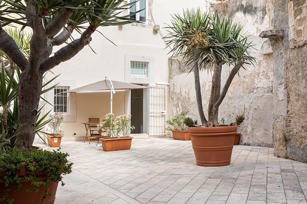 Studio Dione 130 by Wonderful Italy