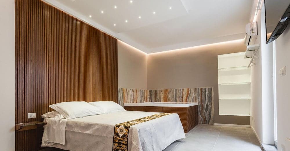 Cutrone Romantic Apartment by Wonderful Italy