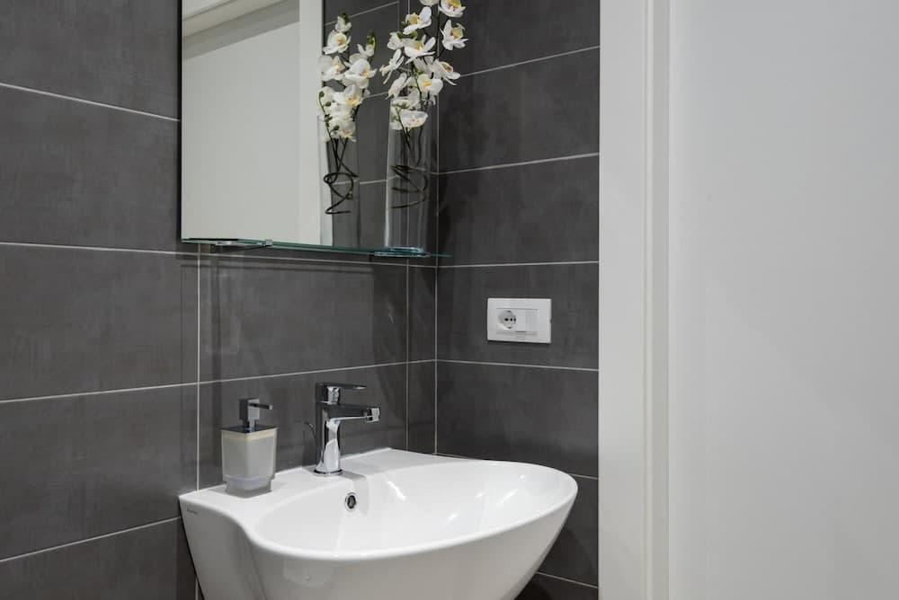 Crispi Bilo 12 con Balcone - Locazione