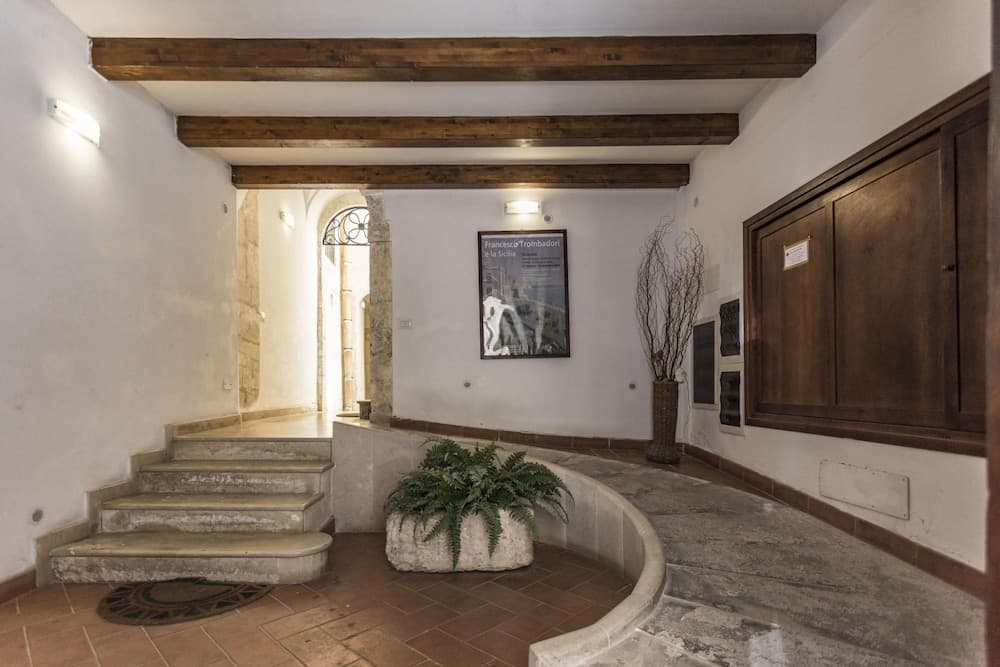 Salomone Apartment 13 With Terrace by Wonderful Italy