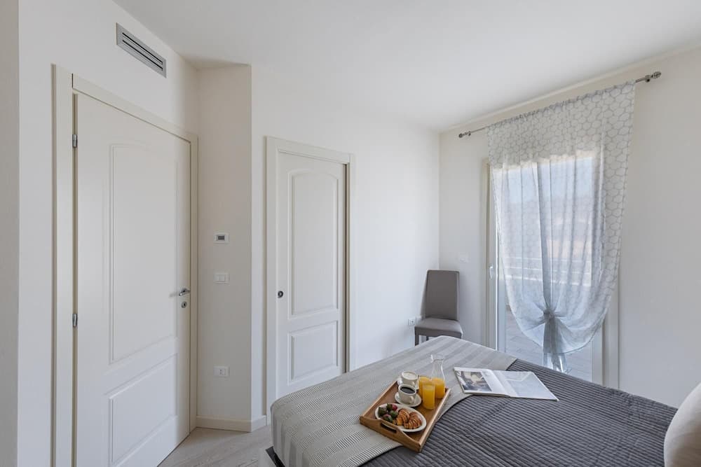 La Romantica B1 by Wonderful Italy