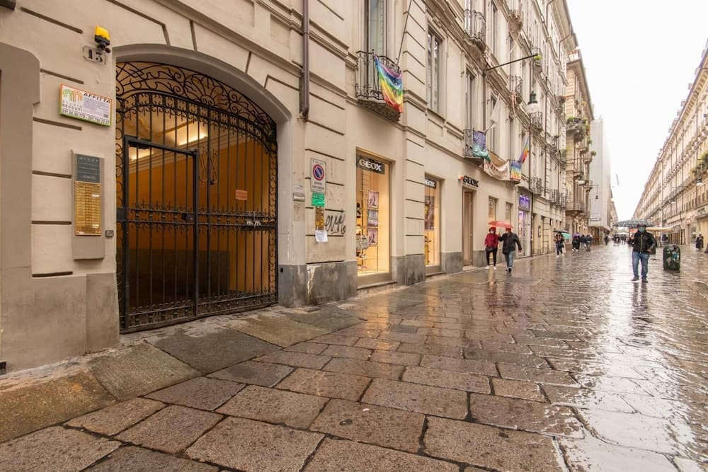 Charming Studio Near Piazza Castello by Wonderful Italy