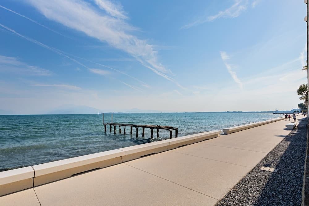 Residenza Miralago With Pool - One-bedroom With Terrace