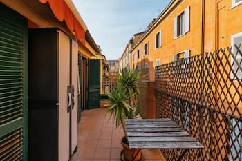 Studio Malcontenti con Terrazzo by Wonderful Italy